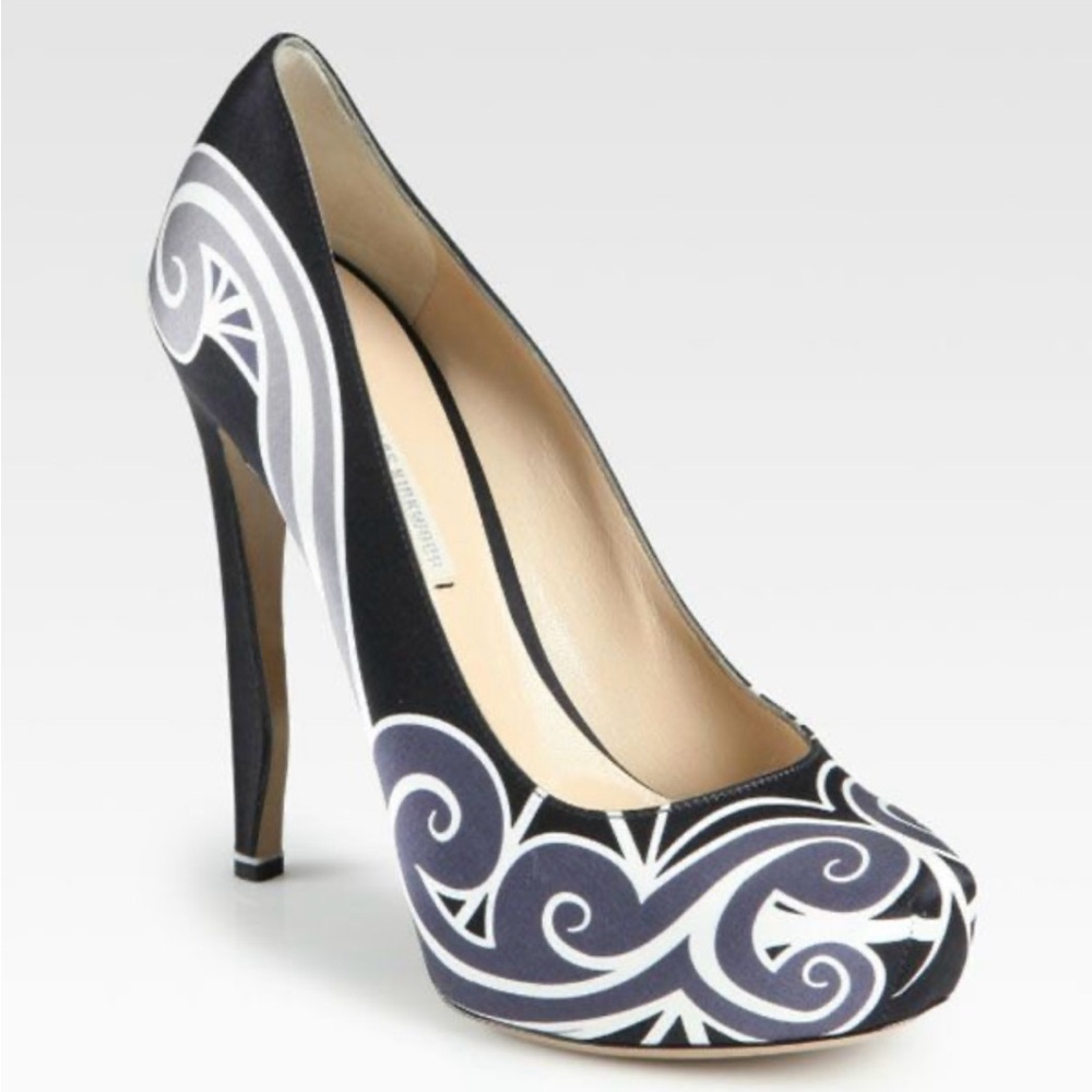 Brand NWOT Nicholas Kirkwood satin graffiti stiletto pumps size EU 35